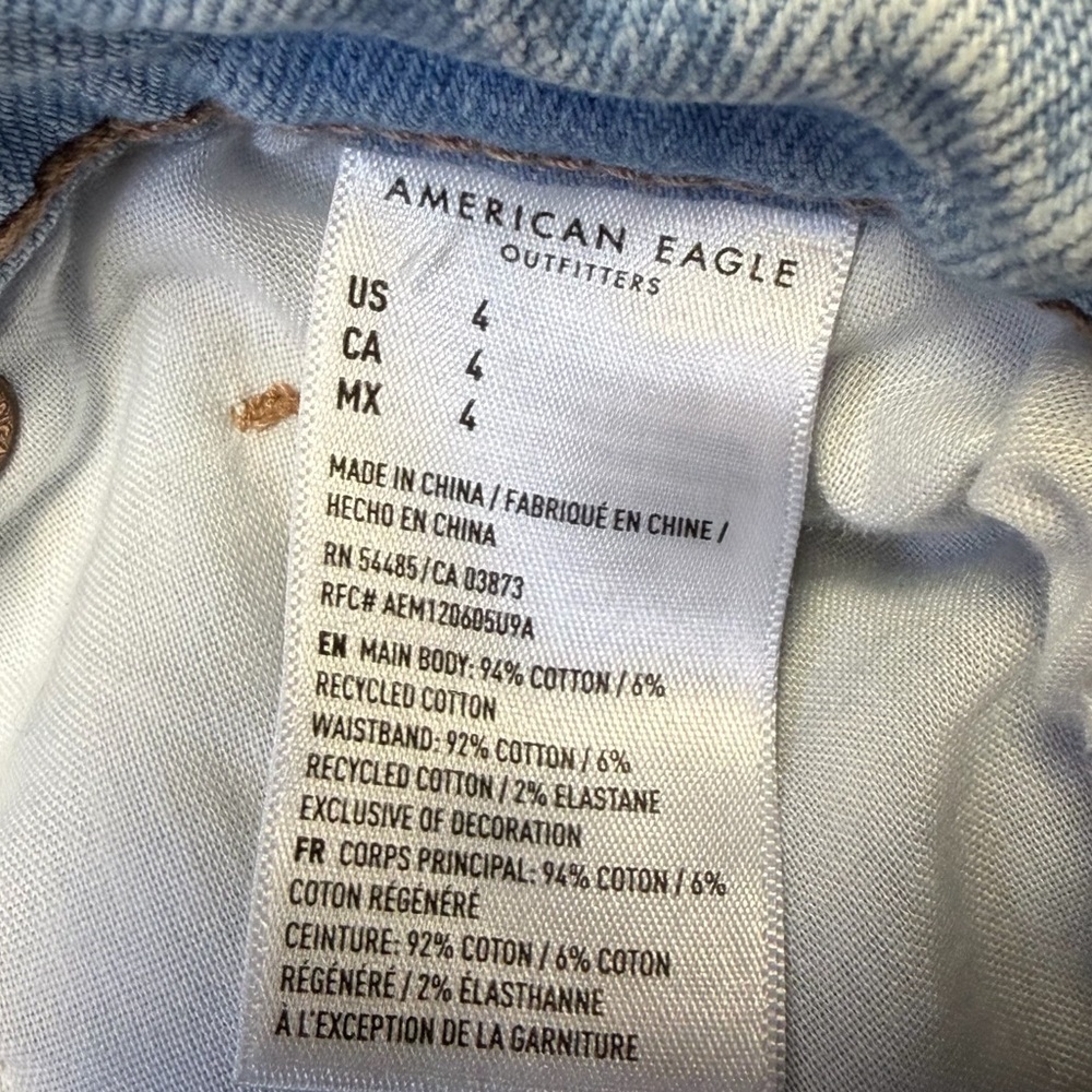 American Eagle Baggy Mom Shorts Womens 4 Blue High Rise Light Wash Denim Cutoff - Picture 8 of 8